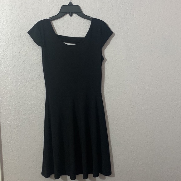 Black dress - Picture 4 of 4